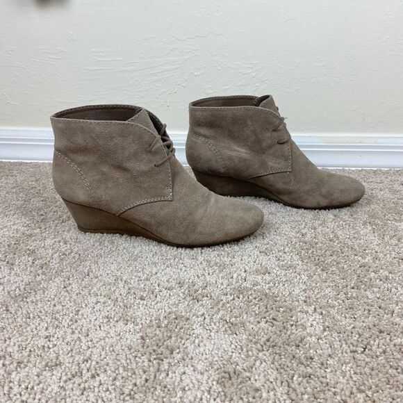 Nine West Joeyo Suede Ankle Wedge Lace-Up Booties - Picture 2 of 6
